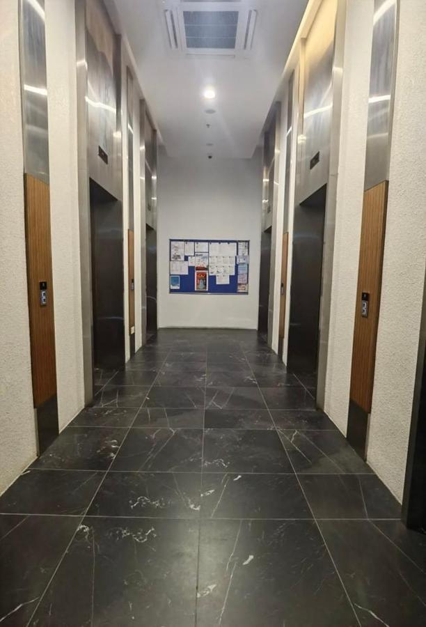 C1113 Almas Suites Galaxy Space Netflix By Stay Nusajaya  Kültér fotó