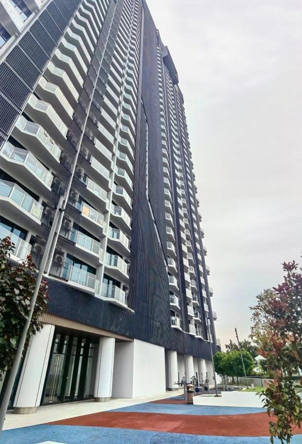 C1113 Almas Suites Galaxy Space Netflix By Stay Nusajaya  Kültér fotó