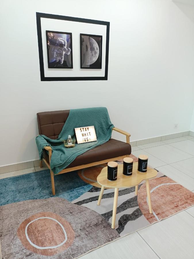 C1113 Almas Suites Galaxy Space Netflix By Stay Nusajaya  Kültér fotó