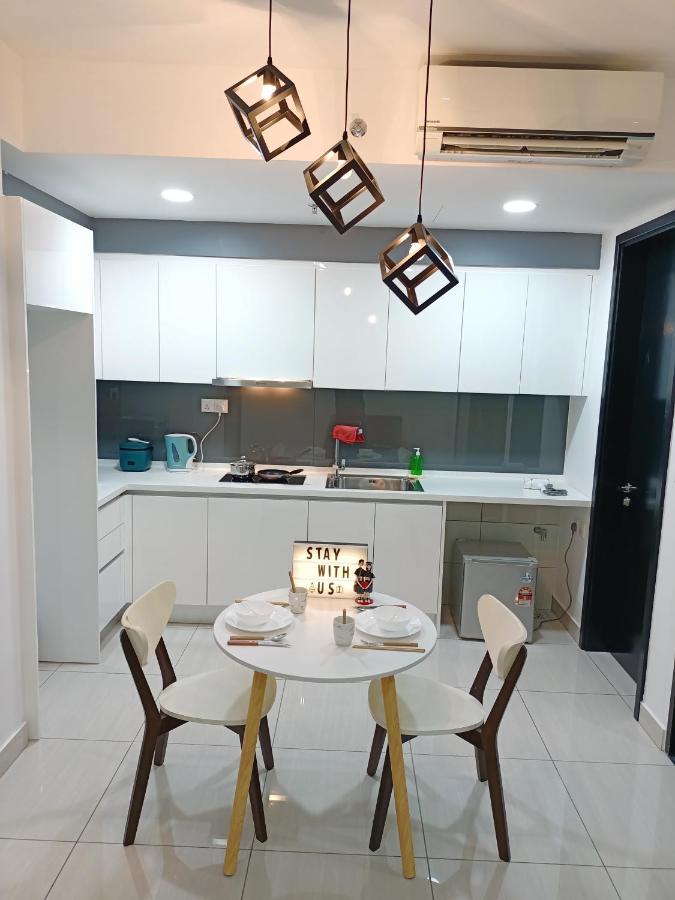 C1113 Almas Suites Galaxy Space Netflix By Stay Nusajaya  Kültér fotó